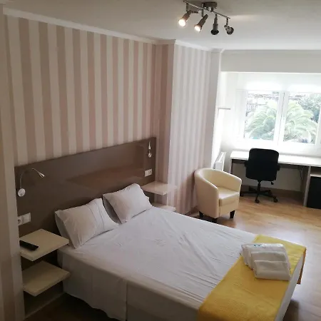 Residencia Compostela サンティアゴ・デ・コンポステーラ