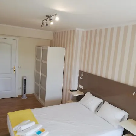 ベッド・アンド・ブレックファスト Residencia Compostela *