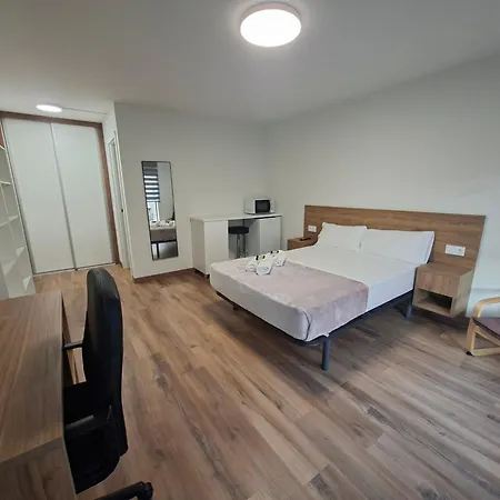 ベッド・アンド・ブレックファスト Residencia Compostela *