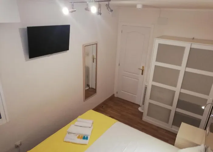 ベッド・アンド・ブレックファスト Residencia Compostela *